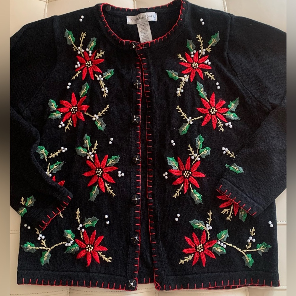 Poinsettia Christmas Sweater, size Medium, Victoria Jones